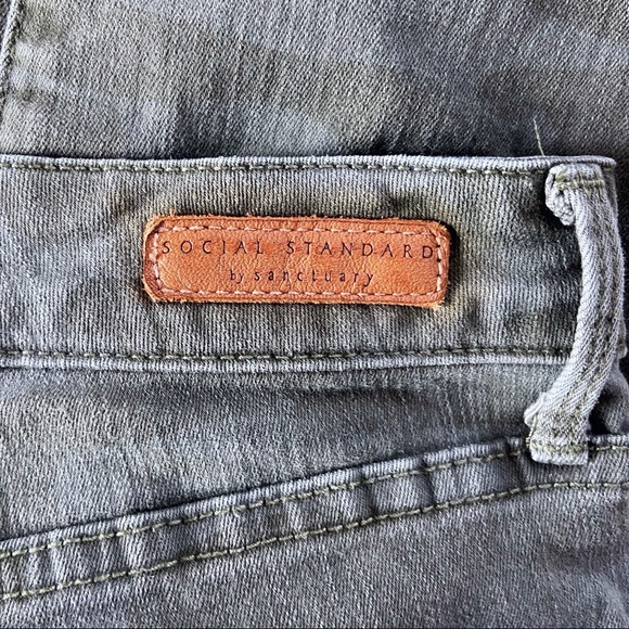 Social Standard by Sanctuary Jeans Skinny High arise Green Camo Size Medium - Picture 6 of 8